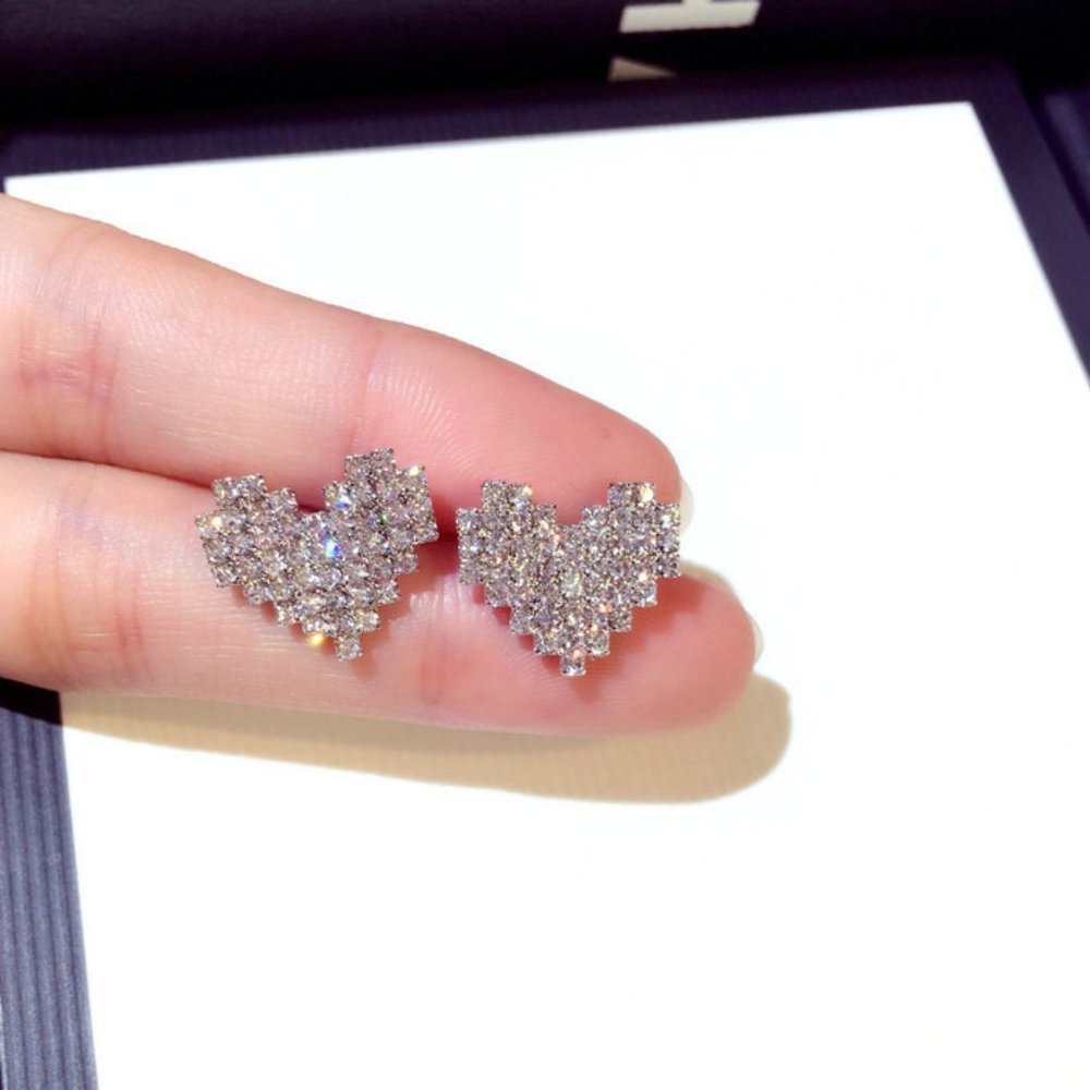 *NEW 18K White Gold Diamond Pave Heart Earrings Z - Picture 4 of 7